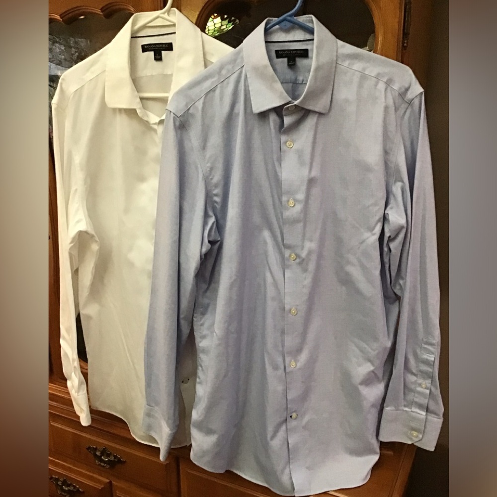 Banana Republic Men’s Long Sleeve Button Up Shirts - Pair